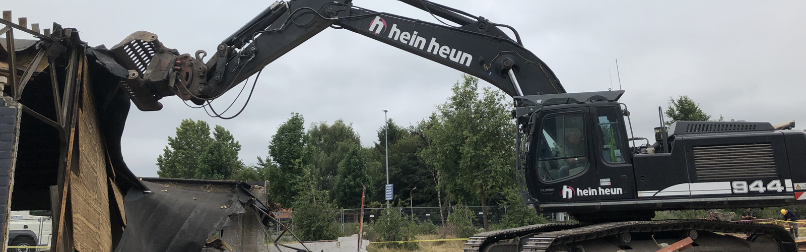 Demontage/-totaalsloop voormalige kringloopwinkel te Vroomshoop