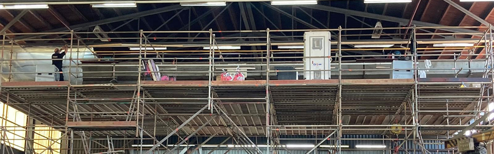 Hein Heun - Asbest saneren op 8 meter hoogte bij een scheepswerf in Amsterdam.