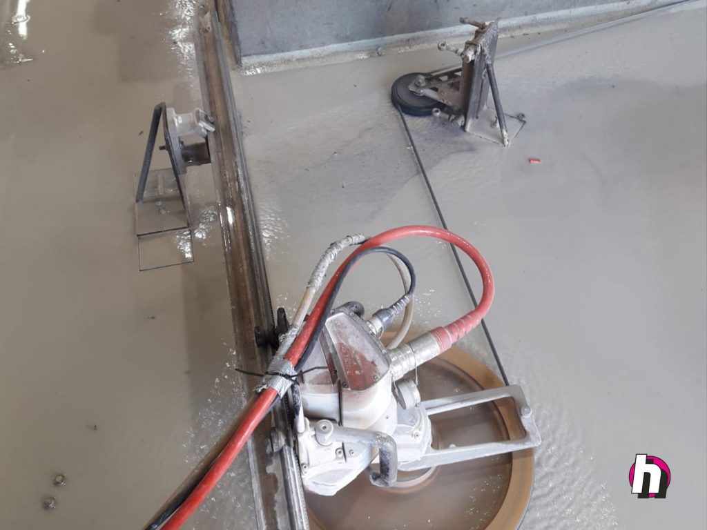Hein Heun - Electriciteitsturbine amoveren en betonblok zagen