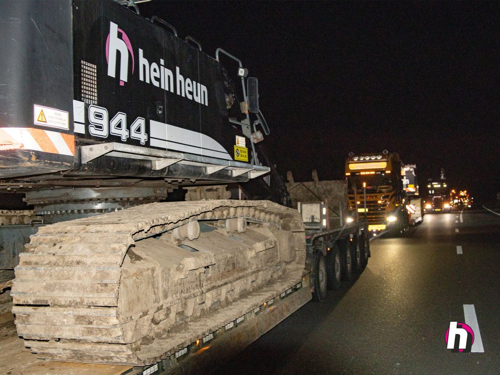 Hein Heun - Verwijderen asfalt snelweg nabij Ravenstein