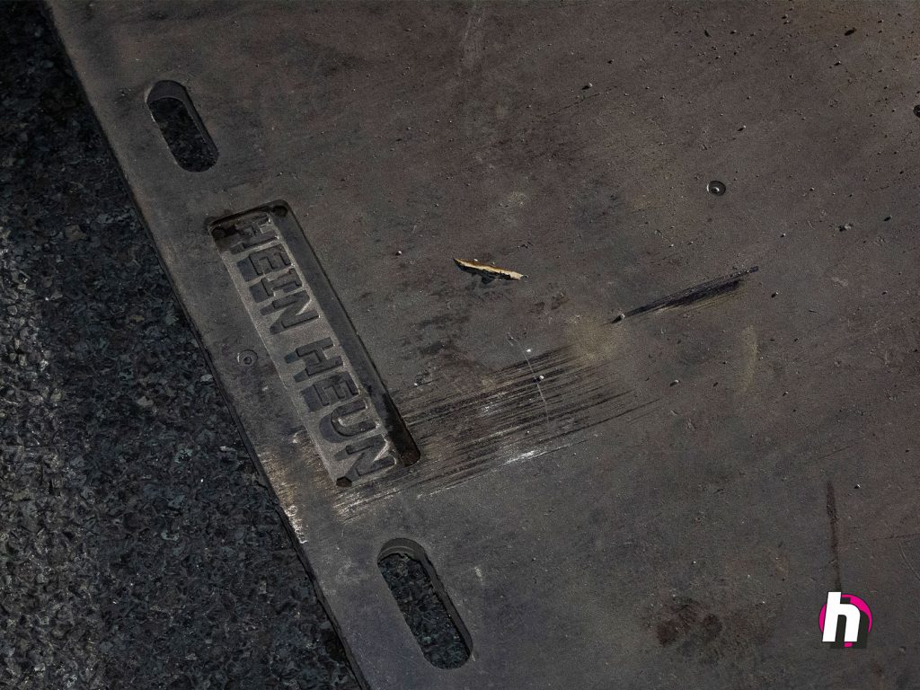 Hein Heun - Verwijderen asfalt snelweg nabij Ravenstein