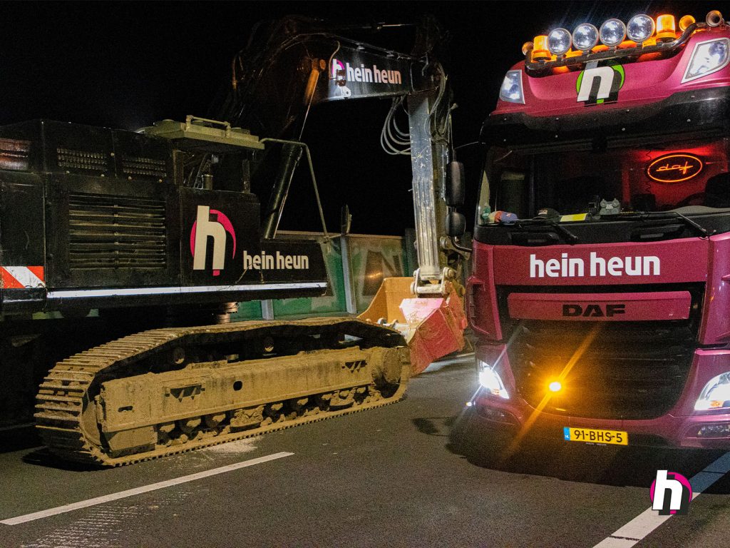 Hein Heun - Verwijderen asfalt snelweg nabij Ravenstein