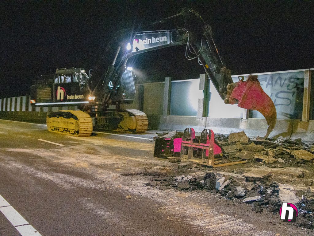 Hein Heun - Verwijderen asfalt snelweg nabij Ravenstein