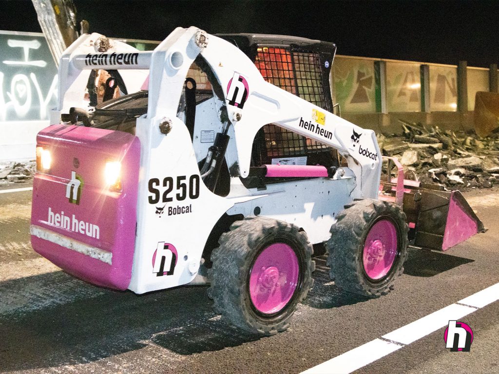 Hein Heun - Verwijderen asfalt snelweg nabij Ravenstein
